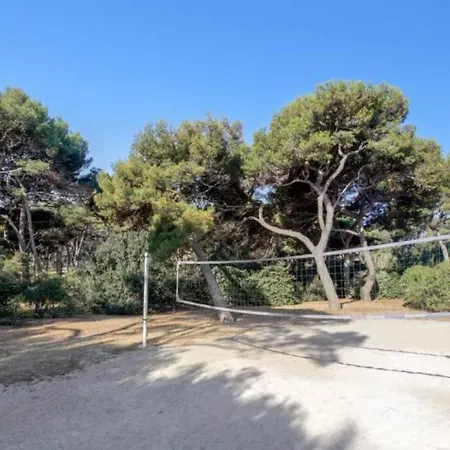 Appartement moderne en résidence privée face à la mer Hyères Extérieur photo