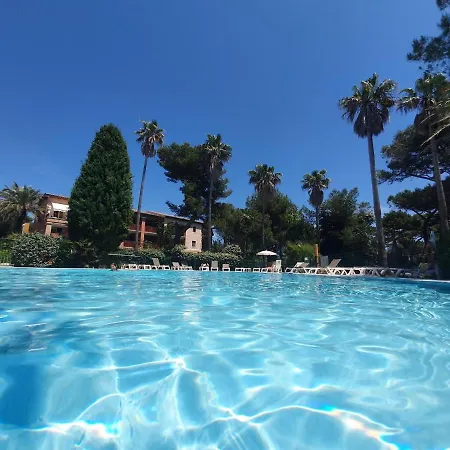 Appartement moderne en résidence privée face à la mer Hyères Extérieur photo