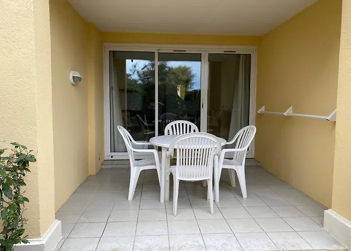 Appartement moderne en résidence privée face à la mer