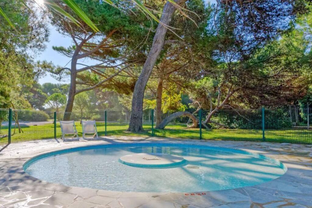Moderne En Résidence Privée Face à La Hyères